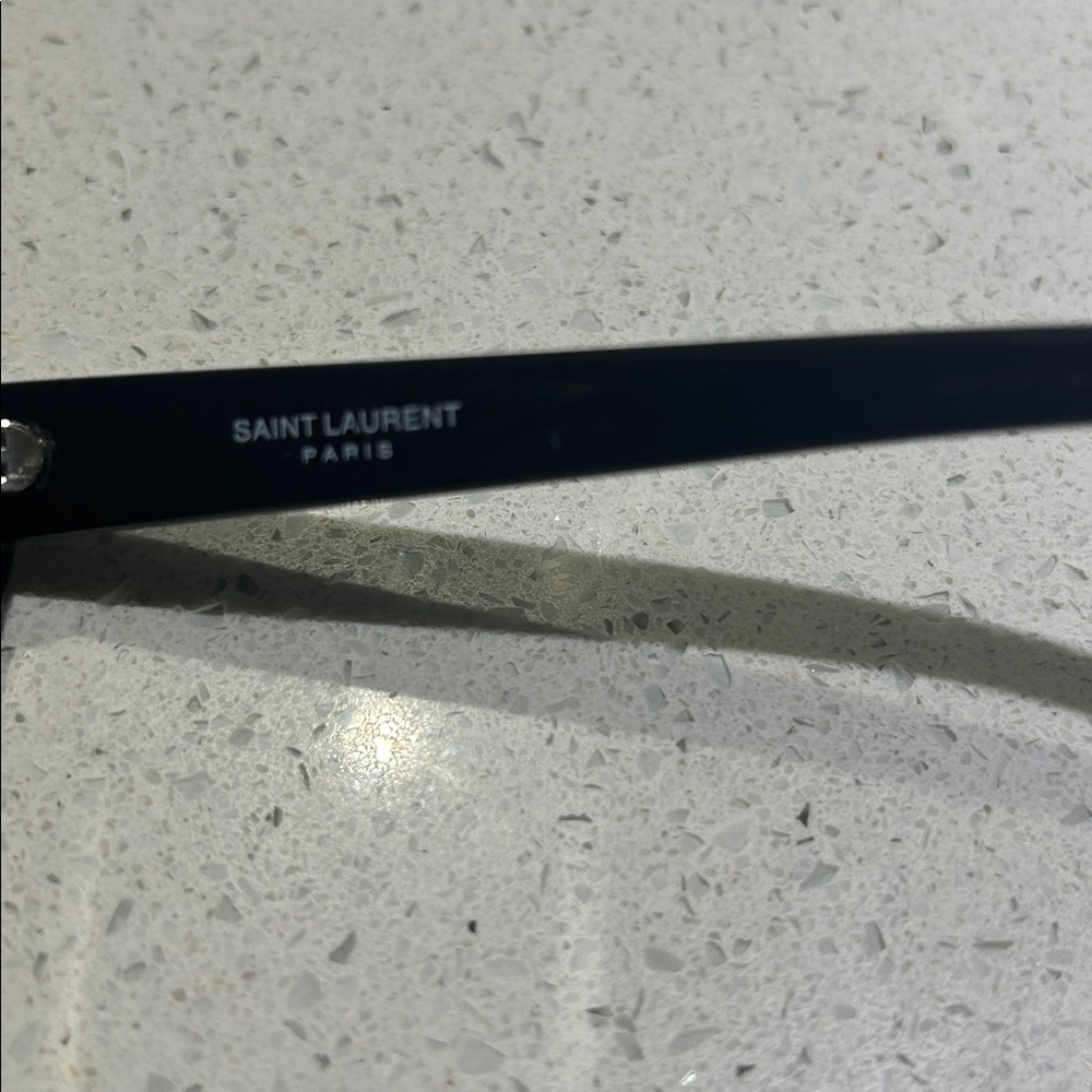 Black Cat-Eye Sunglasses - Picture 6 of 6